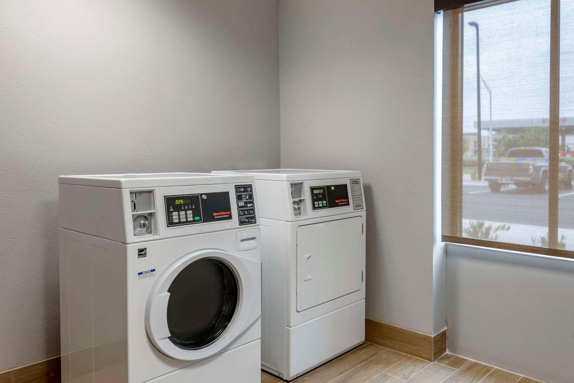 Comfort Inn & Suites Jacksonville - Orange Park Near Naval Air Station Bagian luar foto