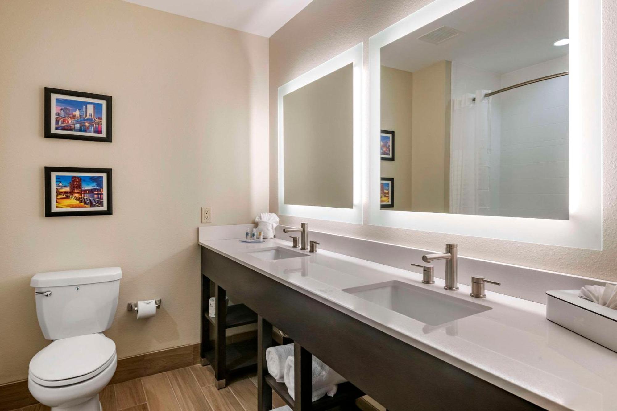 Comfort Inn & Suites Jacksonville - Orange Park Near Naval Air Station Bagian luar foto