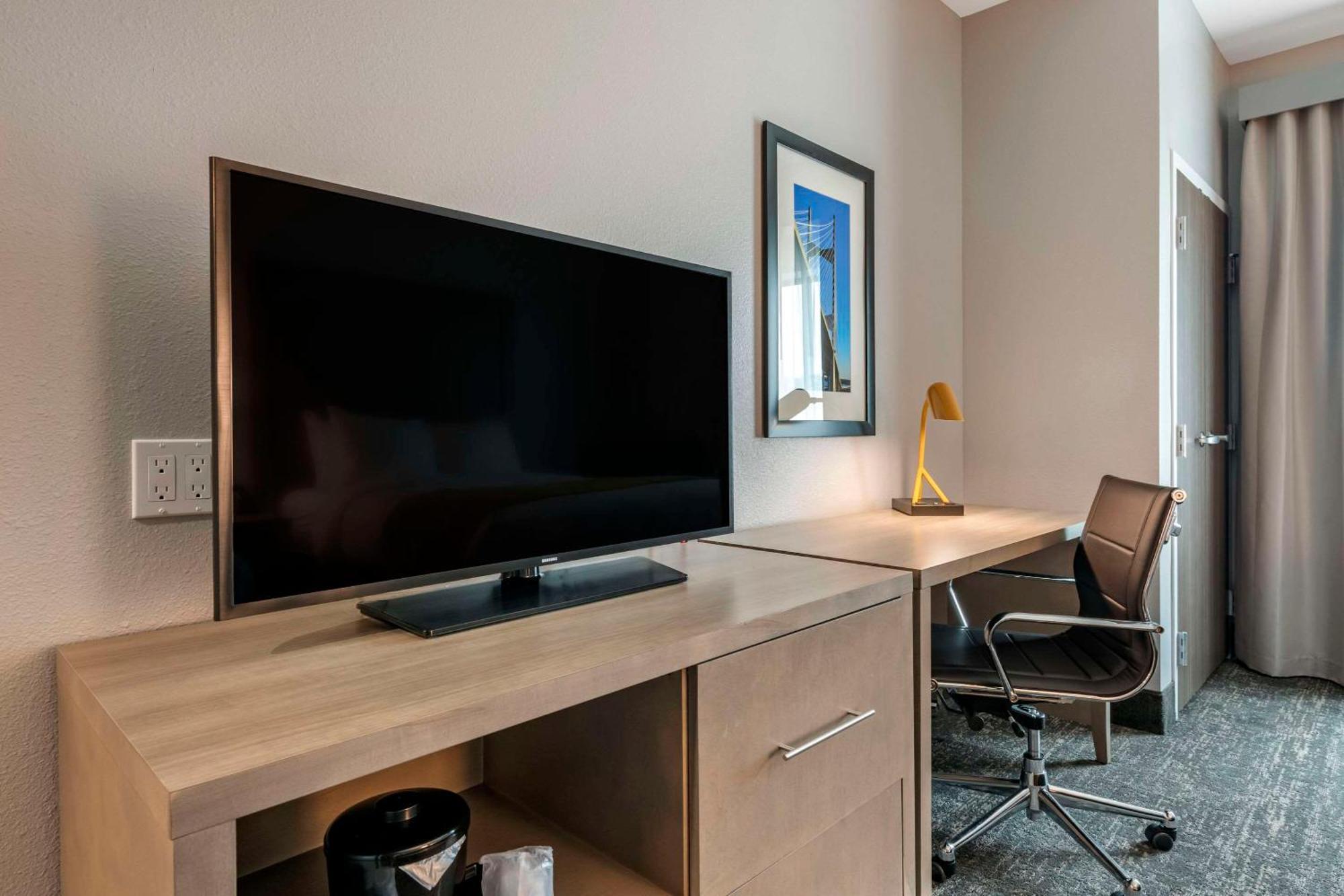Comfort Inn & Suites Jacksonville - Orange Park Near Naval Air Station Bagian luar foto