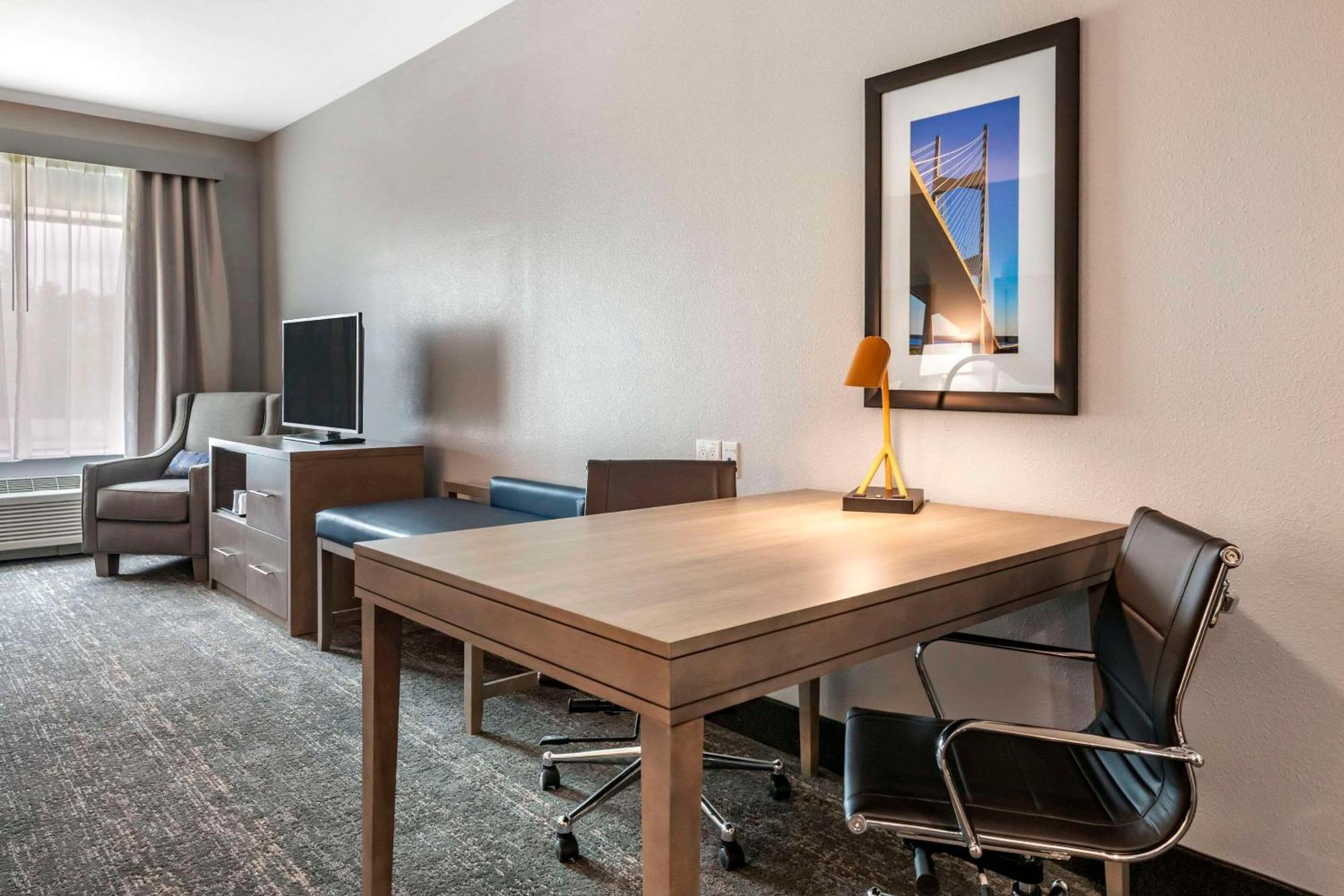 Comfort Inn & Suites Jacksonville - Orange Park Near Naval Air Station Bagian luar foto