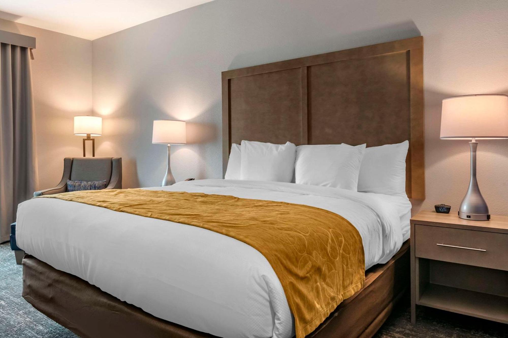 Comfort Inn & Suites Jacksonville - Orange Park Near Naval Air Station Bagian luar foto