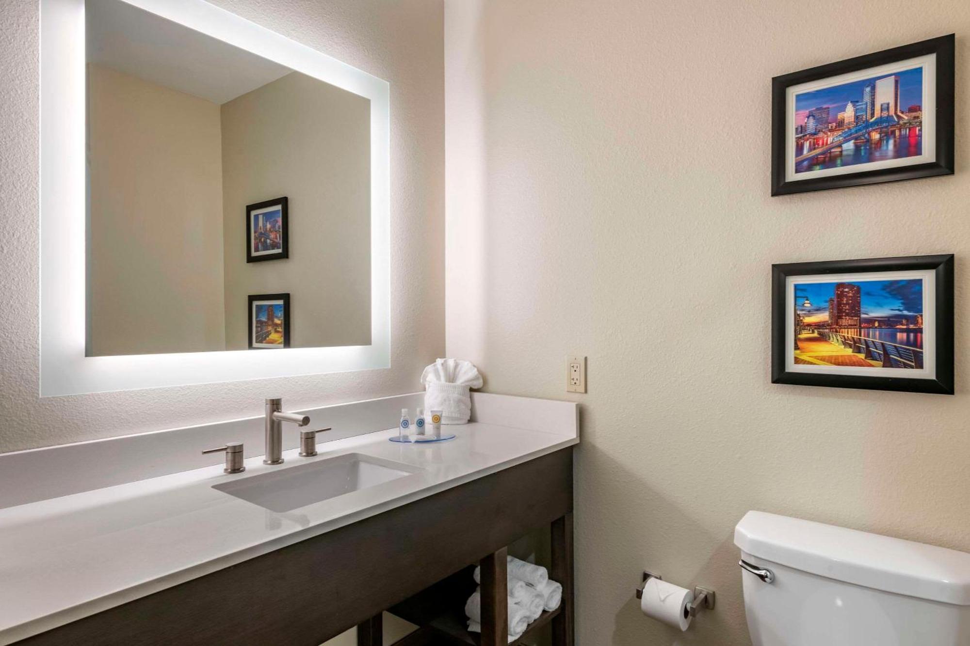 Comfort Inn & Suites Jacksonville - Orange Park Near Naval Air Station Bagian luar foto